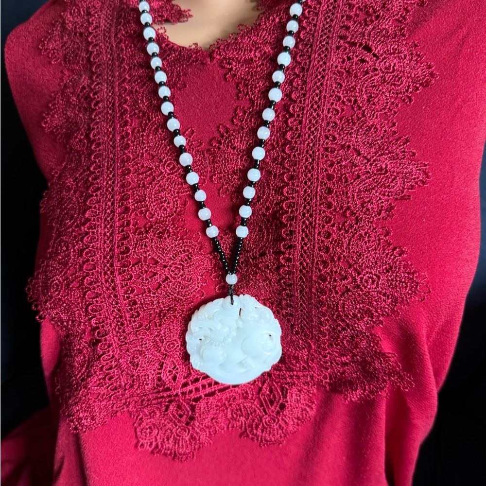 Beautiful white jade carved dragon pendant necklace